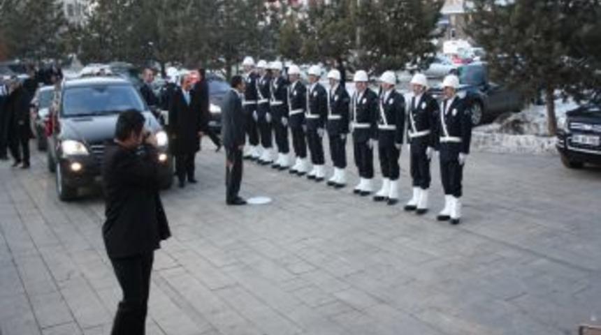 Bakan Yılmaz: Doğu Anadolu, &ccedil;ağrı merkezleri i&ccedil;in en uygun yer