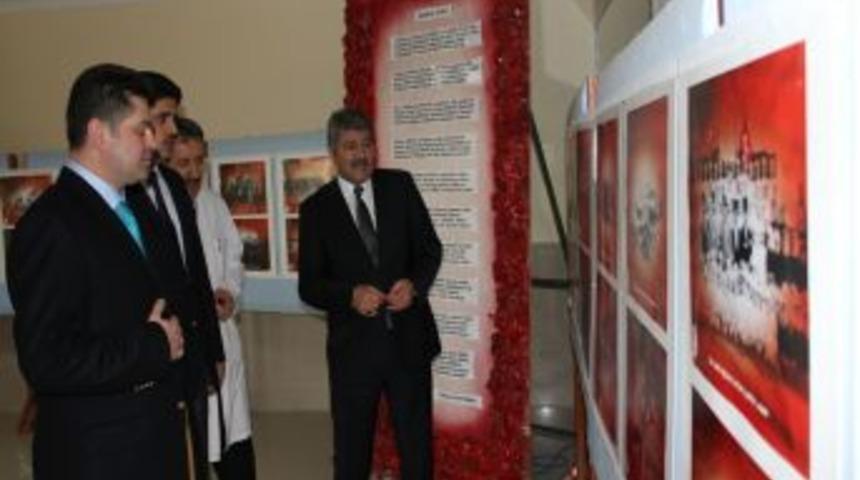Miniklerin sergisini Başkan Korkmaz takdir etti