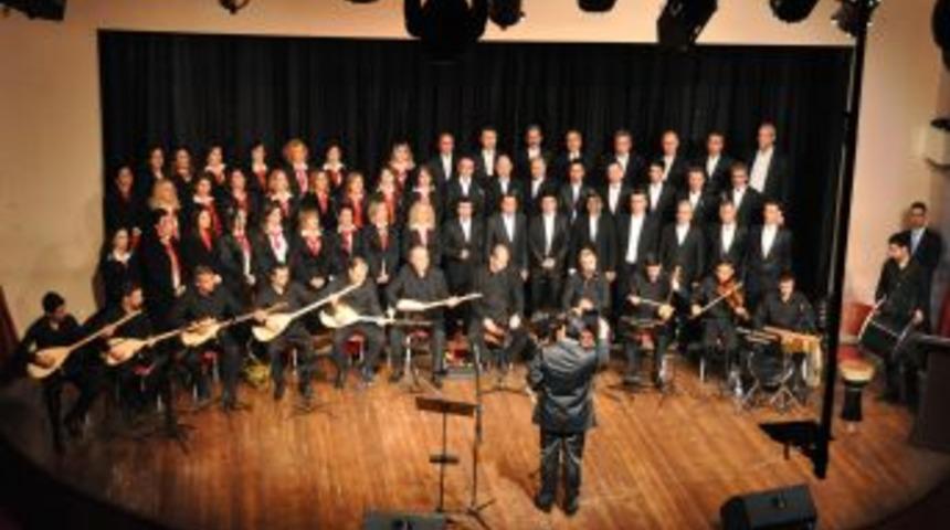 &Ccedil;anakkale Zaferi, kahramanlık t&uuml;rk&uuml;leri ile anıldı