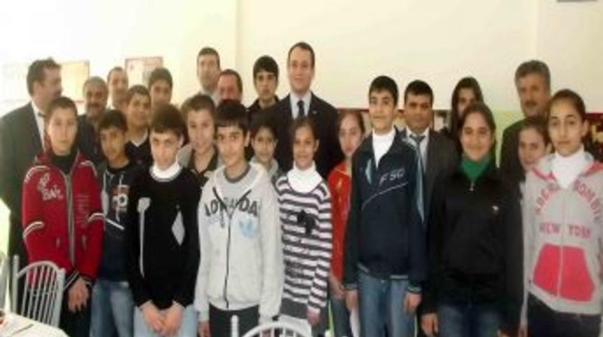 Ufuk Okuma Salonları'nda '&Ccedil;anakkale' konulu resim sergisi