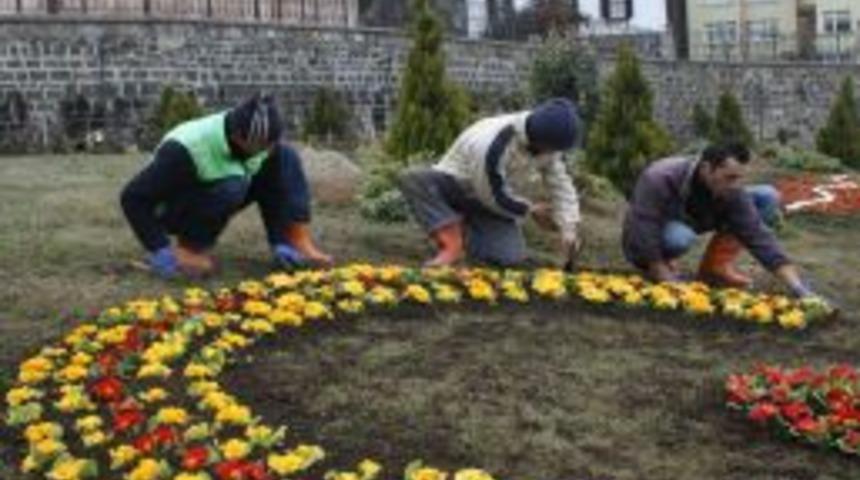 Giresun Müzesi, rengarenk çiçeklerle donatıldı