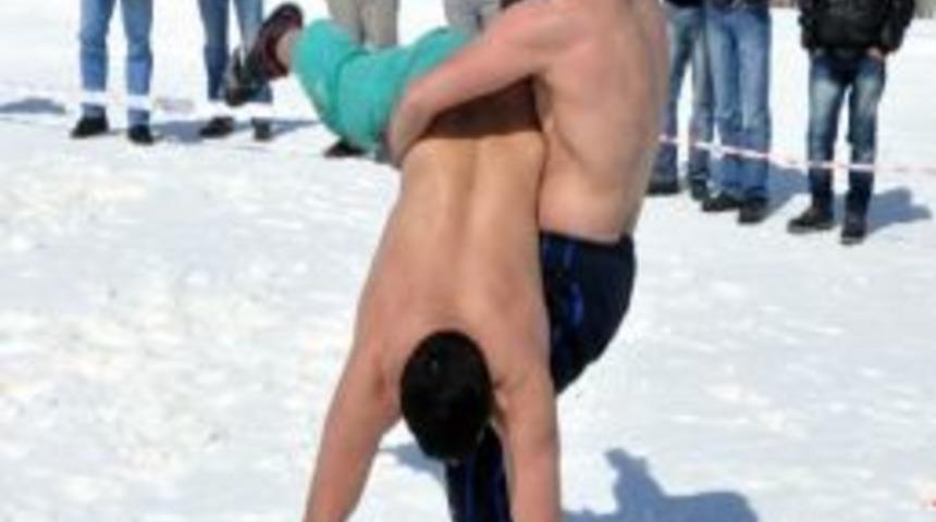 Bitlis'te ilk defa Karda G&uuml;reş M&uuml;sabakası d&uuml;zenlendi