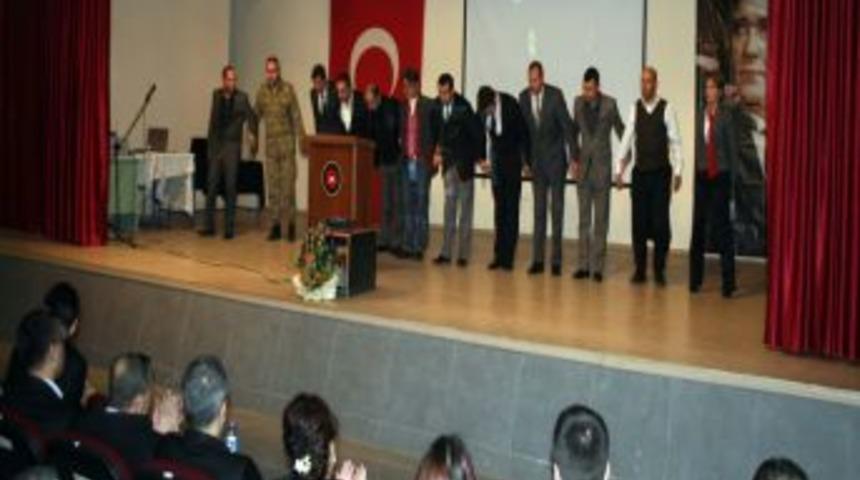 &Ccedil;anakkale şehitleri gardiyanların g&ouml;sterisiyle anıldı