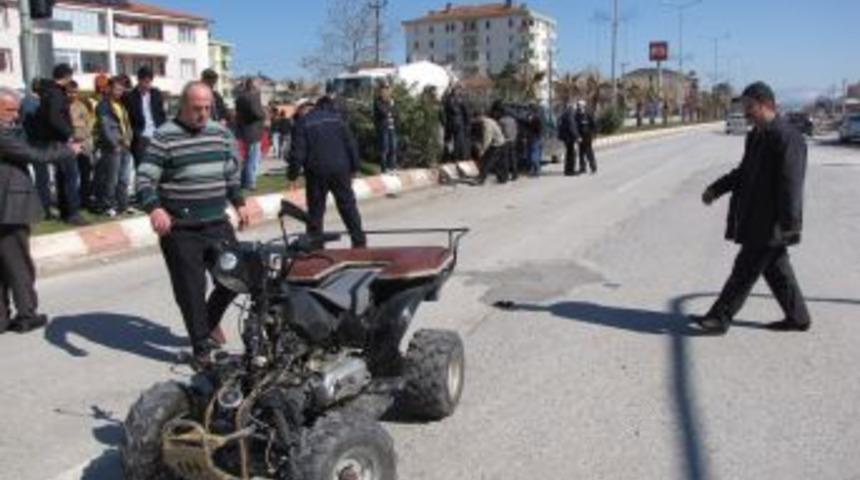 Kamyonet ATV'ye &ccedil;arptı:1 yaralı