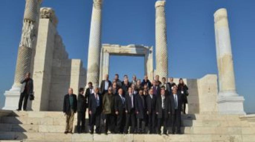 Belediye başkanları Denizli&rsquo;deki tarihi ve k&uuml;lt&uuml;rel &ccedil;alışmaları inceledi