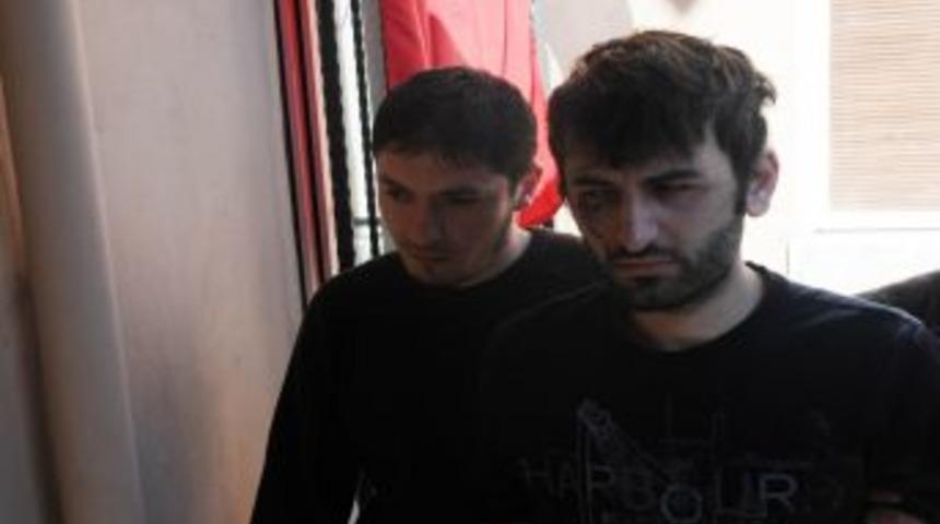 Vahiy geldi, camide adam &ouml;ld&uuml;rd&uuml;