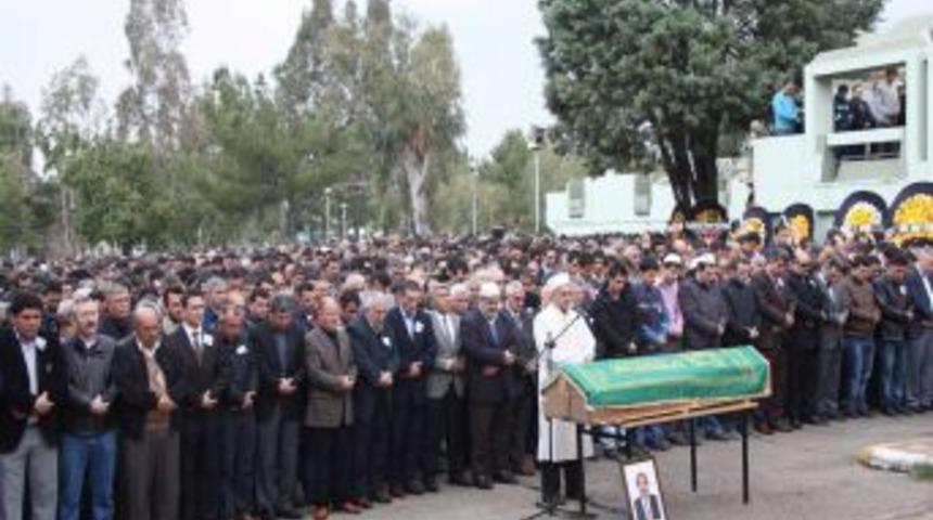 İş&ccedil;i dostu &Ouml;zdemir son yolculuğuna dualarla uğurlandı