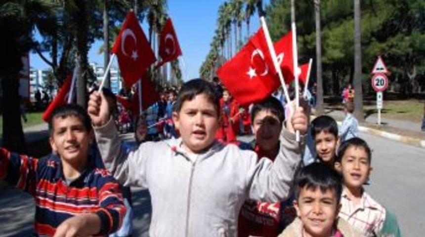 İskenderun&rsquo;da şehitler i&ccedil;in bayraklı y&uuml;r&uuml;y&uuml;ş yapıldı