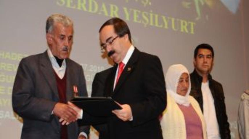 Adana'da 5 şehit yakını ile bir gaziye devlet &ouml;v&uuml;n&ccedil; madalyası verildi