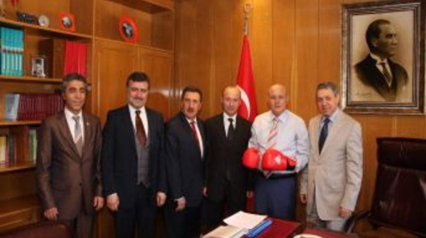 T&uuml;rkiye Boks Federasyonu Başkanı Ey&uuml;p G&ouml;zge&ccedil; Trabzon'da