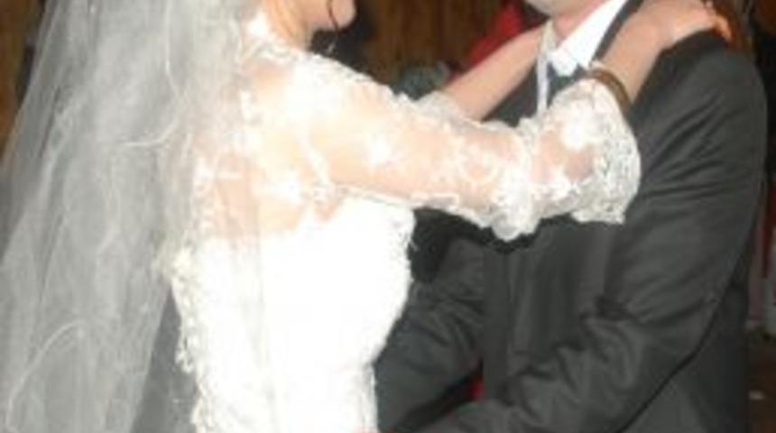 Vanlı depremzede &Ouml;zlem, Rize&rsquo;ye gelin oldu