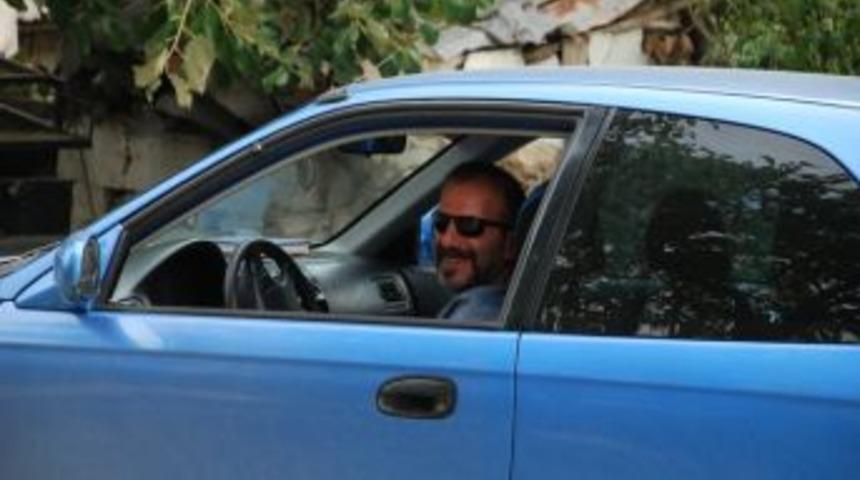 Motosikletiyle bariyerlere &ccedil;arparak hayatını kaybetti