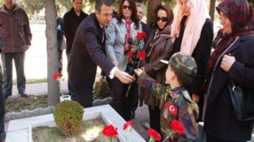 Denizli&rsquo;de şehitler t&ouml;ren ve dualarla anıldı