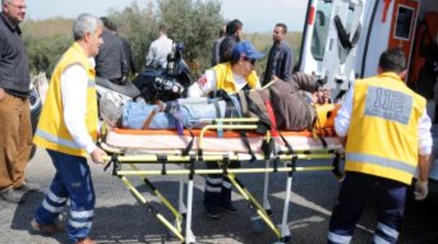 Takip edilen ş&uuml;pheliler, motosikleti polisin &uuml;zerine s&uuml;rd&uuml;