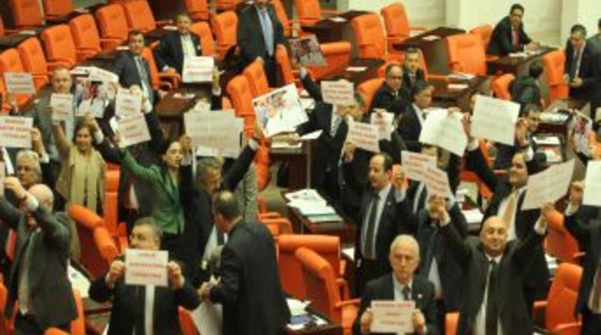 Meclis'te Chp'den Pankartlı Protesto