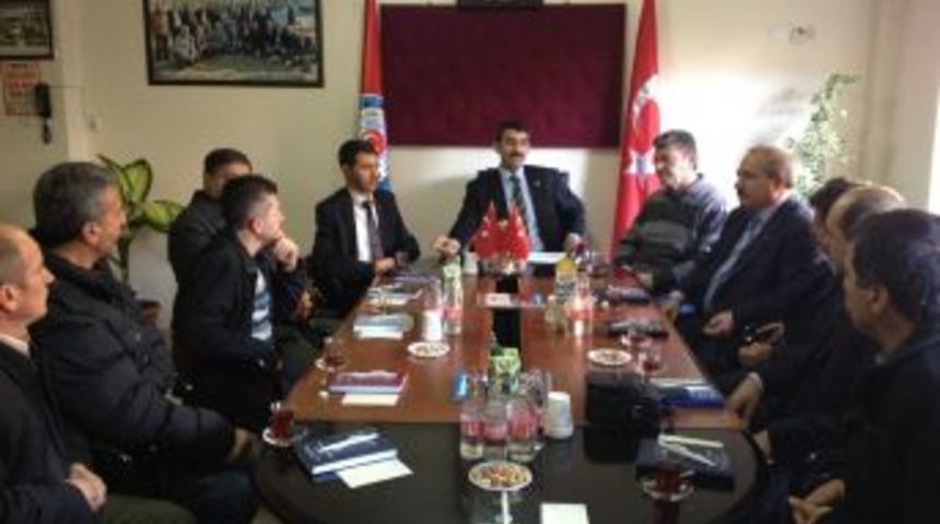 T&uuml;rk-iş&rsquo;e bağlı sendikalar Belediye-İş Sendikası'nda bir aya geldi