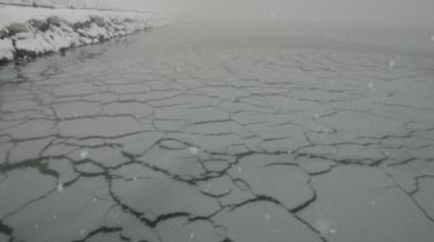 Van G&ouml;l&uuml;n&uuml;n manzaralarını fotoğrafladı