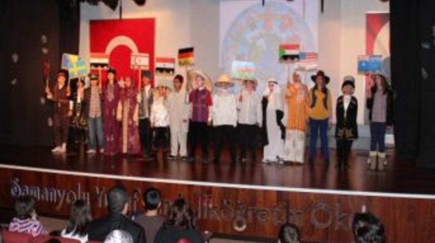 &Ouml;ğrenciler, İngilizce bilgilerini velilerine tiyatro ile g&ouml;sterdi