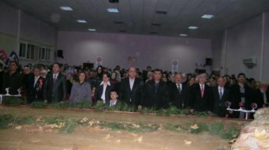 Niksar'da &Ccedil;anakkale şehitleri tiyatro ile anıldı