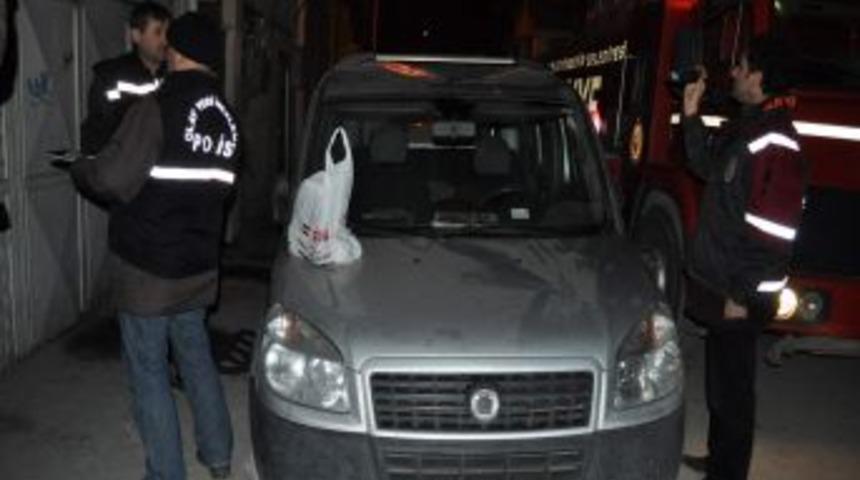 İşsizlikten bunalıp atladı, şimdi &uuml;st&uuml;ne d&uuml;şt&uuml;ğ&uuml; otomobilin hasarını &ouml;deyecek