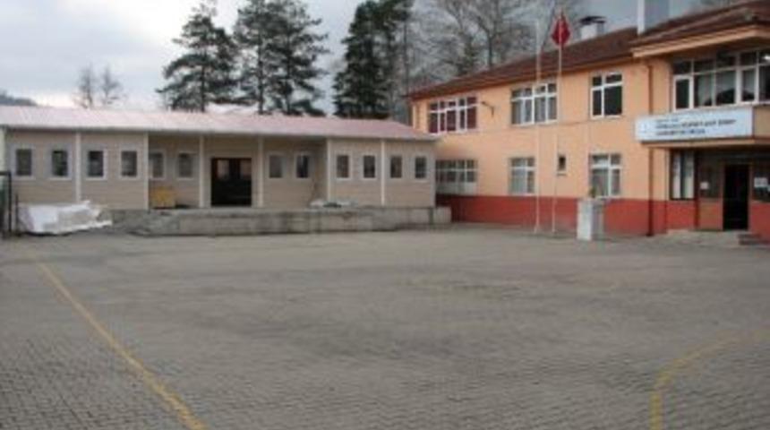 Hayırsever iş adamı &ouml;ğrenciler i&ccedil;in fabrikasında prefabrik yemekhane yaptı