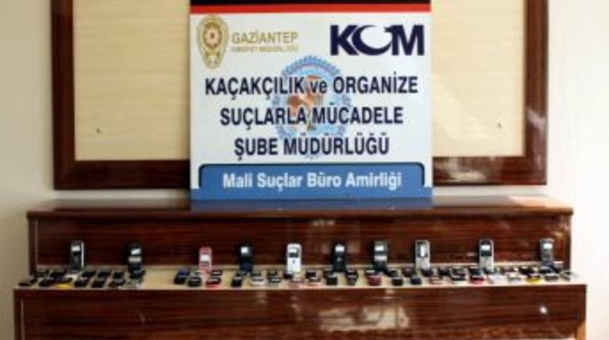 Gaziantep'te, 120 Adet Ka&ccedil;ak Cep Telefonu Ele Ge&ccedil;irildi