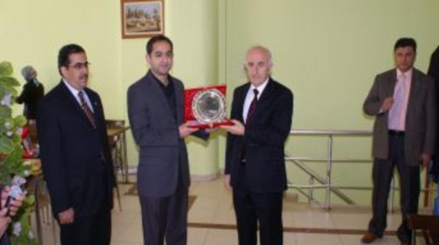 Bir haftalık bebeğini bırakıp Van&rsquo;a yardıma koşan &Ouml;zt&uuml;rk, yılın doktoru se&ccedil;ildi