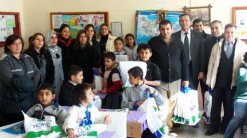 Toroslu veliler kardeş okullarını unutmadı