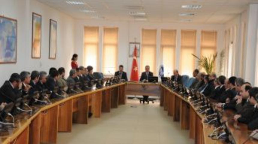 SA&Uuml;'de 79 akademisyen 'profes&ouml;rl&uuml;k' ve 'do&ccedil;entlik' belgesi aldı