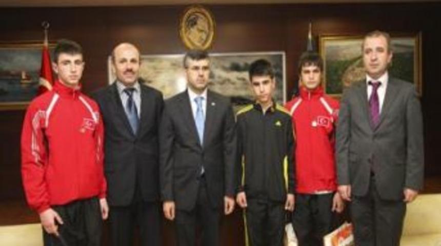 Şampiyonlara Başkan&rsquo;dan &Ouml;d&uuml;l