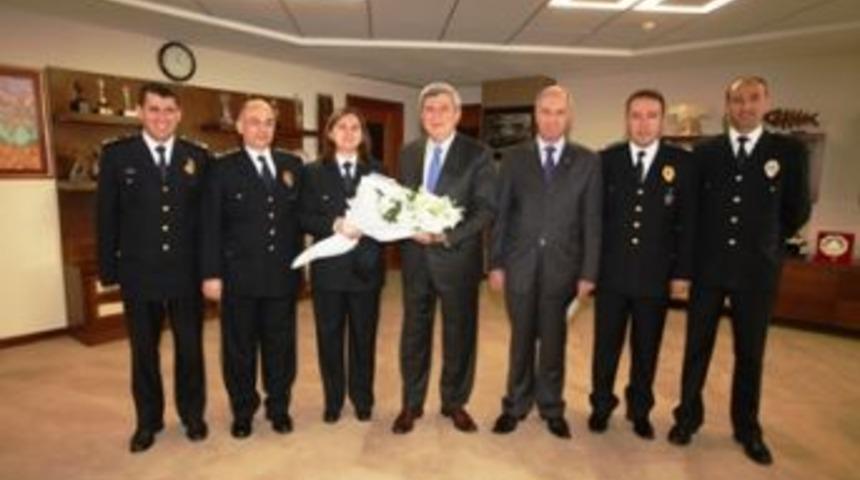 Polisimizi seviyoruz ve g&uuml;veniyoruz