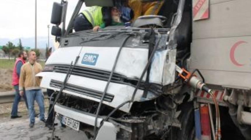 Sakarya'da Trafik Kazası: 3 Yaralı