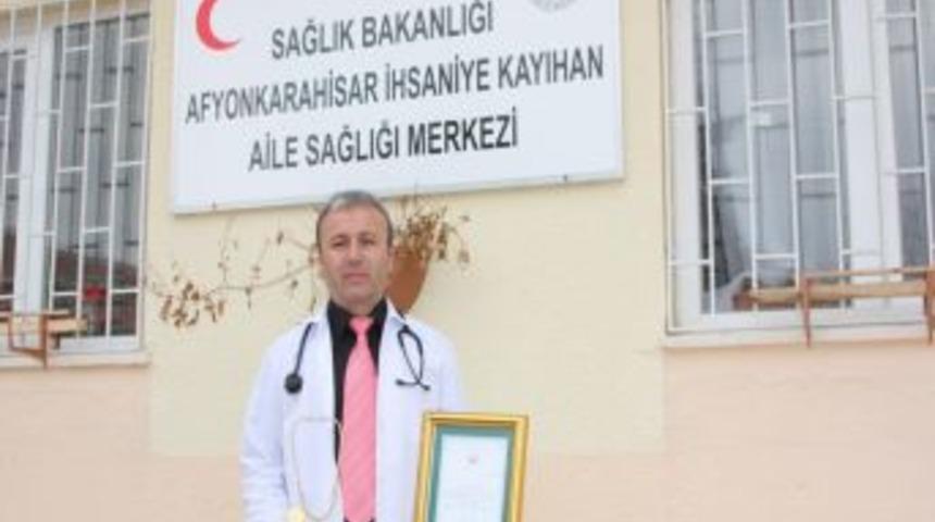 Afyon'da aile hekimi İbrahim Karadağ, yılın doktoru se&ccedil;ildi