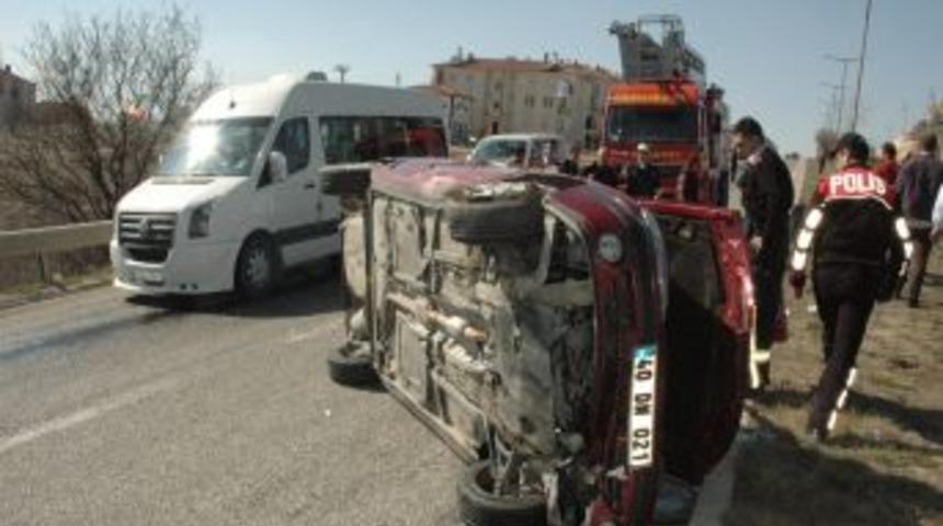 Tankerlerden akan petrol otomobile takla attırdı