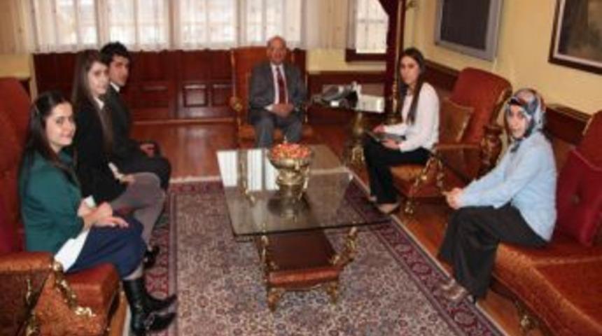 &Uuml;niversite &Ouml;ğrencileri Van'a k&uuml;t&uuml;phane yaptırmak istiyor!