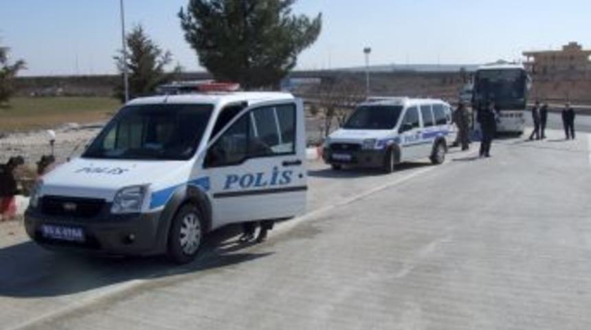 Ter&ouml;r &ouml;rg&uuml;t&uuml;n&uuml;n dağa &ccedil;ıkarmak istediği 4 &ccedil;ocuğu polis kurtardı