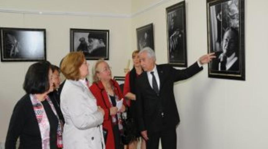 Yaşlıların siyah beyaz fotoğraf sergisi ilgi odağı oldu