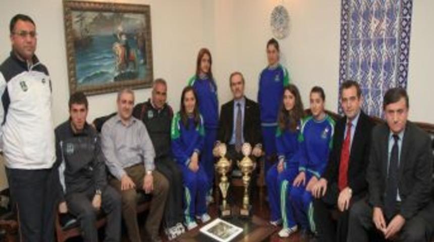 Bursalı bayan atletler T&uuml;rkiye'yi Avrupa'da temsil edecek