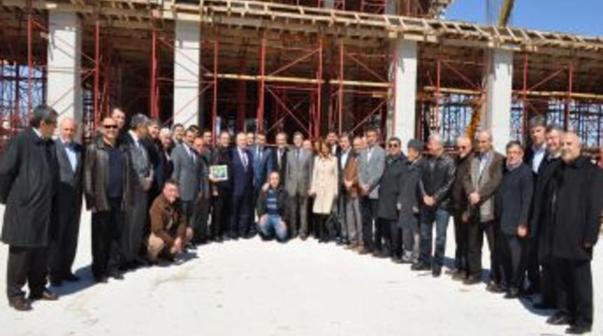 &Uuml;niversite camisine 3 milyon lira harcandı