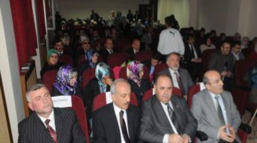 M&uuml;ft&uuml; &Ccedil;anakkale kahramanları i&ccedil;in yazılmış t&uuml;rk&uuml;leri s&ouml;yledi