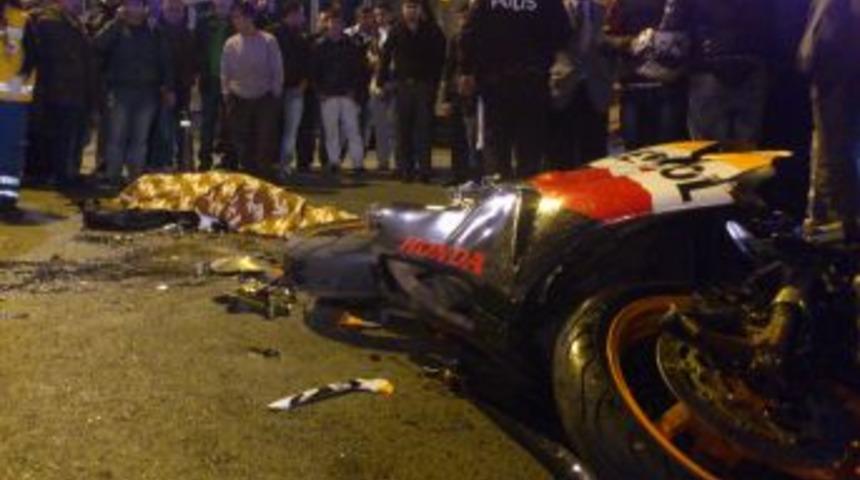 Hatalı d&ouml;n&uuml;ş yapan taksi bir kişinin &ouml;l&uuml;m&uuml;ne yol a&ccedil;tı