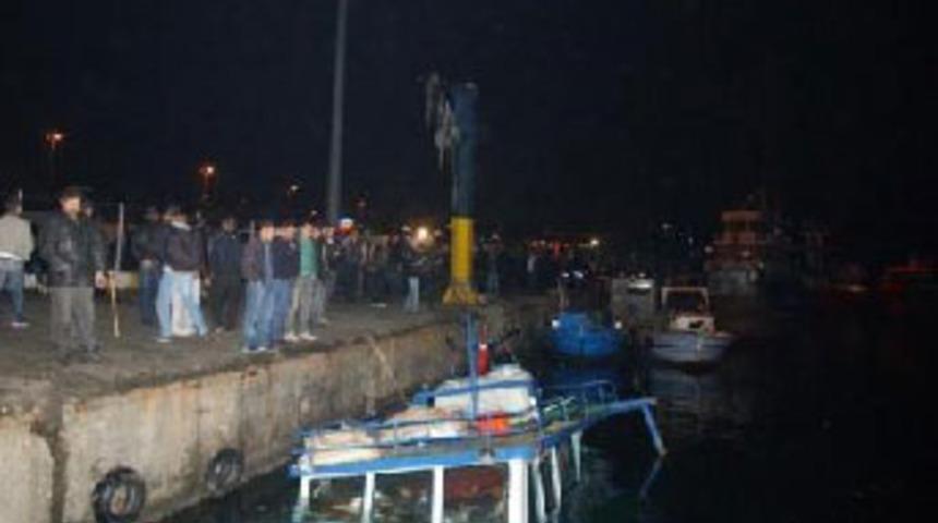 Polise kızdı, teknesini batırdı