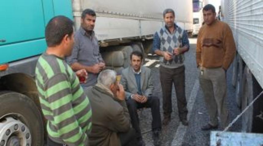 Suriye&rsquo;deki olaylar TIR şof&ouml;rlerini Habur&rsquo;a y&ouml;neltti, 30 km kuyruk oluştu