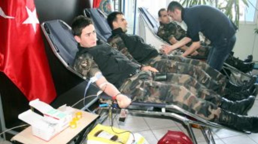 Giresun Emniyet M&uuml;d&uuml;rl&uuml;ğ&uuml;'nden kan bağışı