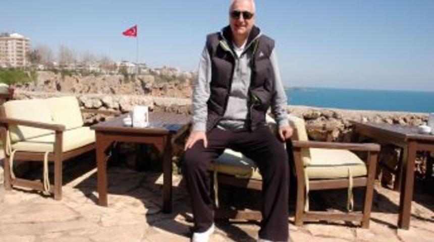 Lig lideri mağlup eden Antalya B&uuml;y&uuml;kşehir Belediye maddi sıkıntılarla boğuşuyor