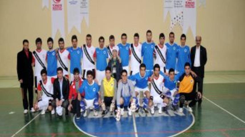 Muş Alparslan &Uuml;niversitesi Futbol Takımı galibiyete doymuyor