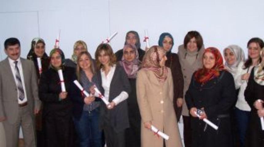 G&uuml;lbahar Hatun Derneği, eğitim projesine katılan 30 kadına sertifika verdi