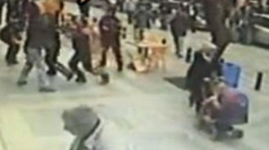 Polislere saldırı anı kamerada!