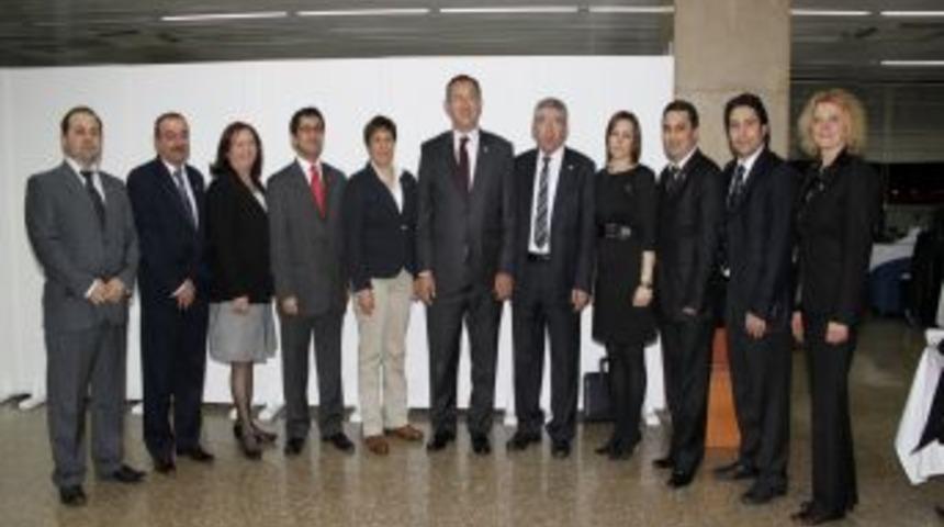 İzmir Gazeteciler Cemiyeti yeni g&ouml;rev dağılımını yaptı