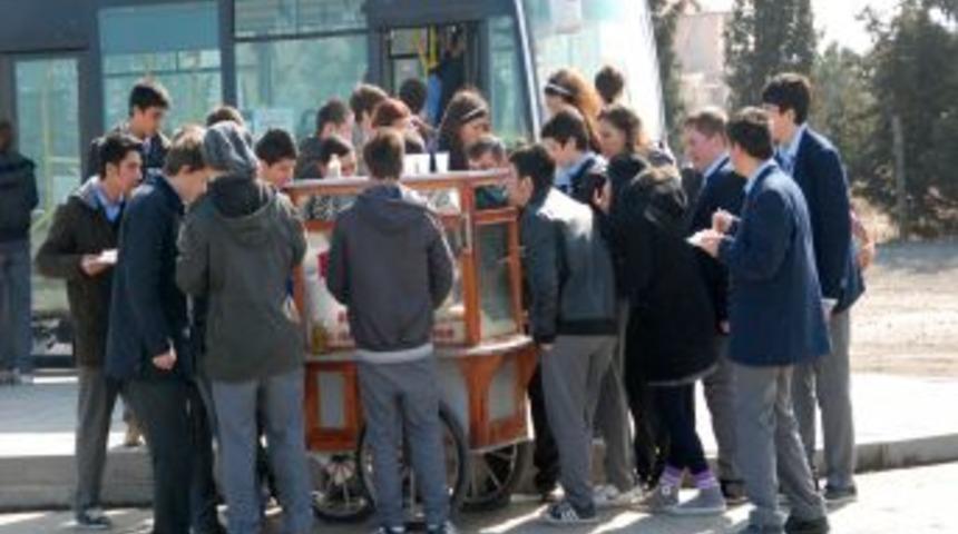 &Ouml;ğrenciler memnun, kantinciler şikayet&ccedil;i